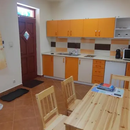 Hajnalsugar Apartman *