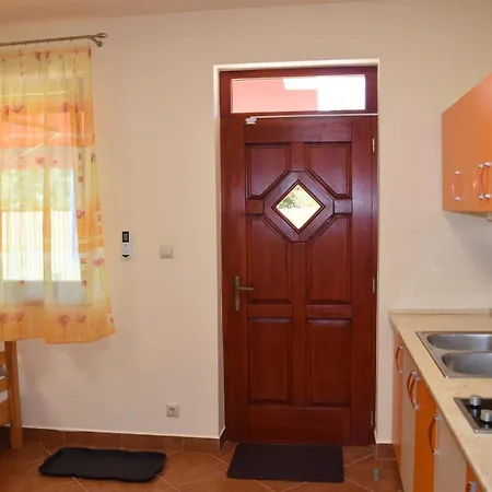 Lägenhet Hajnalsugar Apartman