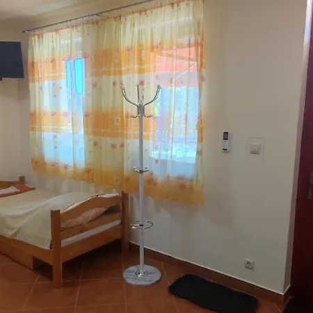 Lägenhet Hajnalsugar Apartman *