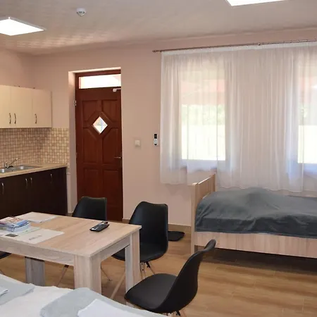 Hajnalsugar Apartman *